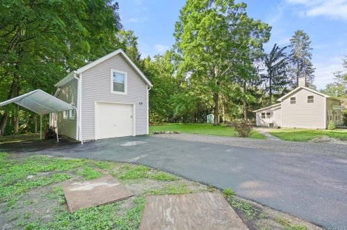 24 Peekskill Hollow Rd, Tompkins Corners NY  10579-3213 exterior