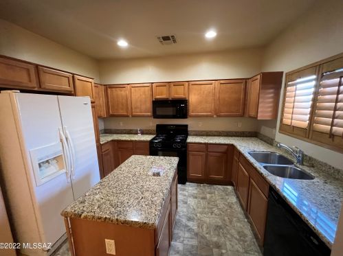 1680 Homecoming Way, Tucson, AZ 85704-1439