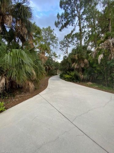 5961 Standing Oaks Ln, Naples, FL 34119-1231