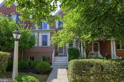 5 Middle Grn, Lancaster, PA 17602-1573