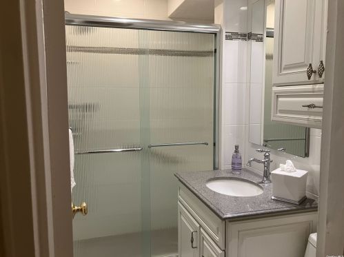 20 Chapel Pl, Great Neck NY  11021-1440 exterior