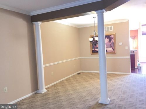 33 Lincoln Dr, Downingtown, PA 19335-5327