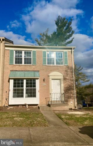 6643 Green Ash Dr, Springfield VA  22152-2506 exterior