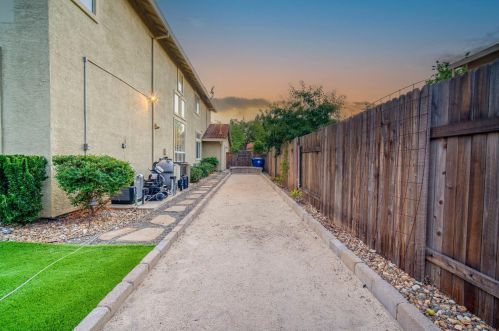 111 Burrill Dr, Folsom CA  95630-2270 exterior