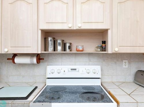 934 72nd St, Hialeah FL  33014-5226 exterior