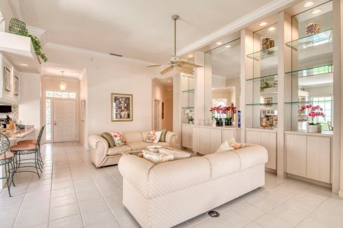 8208 Palm Hammock Ln, Hobe Sound FL 33455-8223 exterior