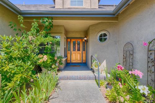 6259 Meadowstone Dr, Santa Rosa, CA 95409-5879