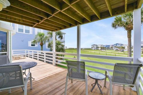 25314 Intrepid Ln, Galveston TX  77554-6612 exterior