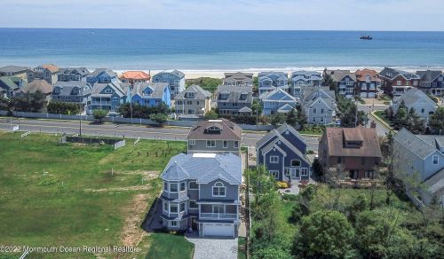 1613 Ocean Ave, Point Pleasant Beach, NJ 08742-4607