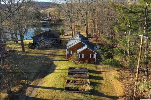 21 Lake Shore Dr, Copake, NY 12516-1035