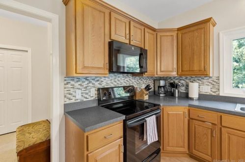 202 Crest Rd, Southington, CT 06489-2865