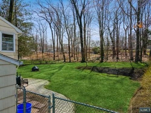 102 Pawnee Ave, Oakland NJ  07436-3724 exterior