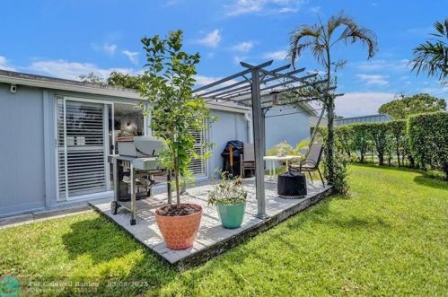 305 4th Ter, Dania Beach FL  33004-4714 exterior