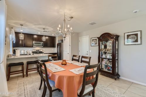 8037 Albeniz Pl, Phoenix AZ  85043 exterior
