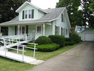 52 Geneva St, Bath, NY 14810-1249
