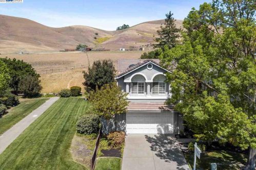 460 Glasgow Cir, Danville, CA 94526-2917