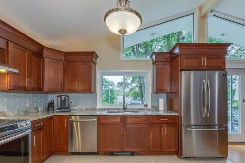 16 Mason Dr, Salem NH  03079-2101 exterior