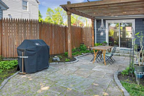245 Dixon St, Bridgeport CT  06604-1805 exterior