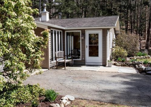 34 Maple Brook Rd, Tuxedo Park, NY 10987-4622