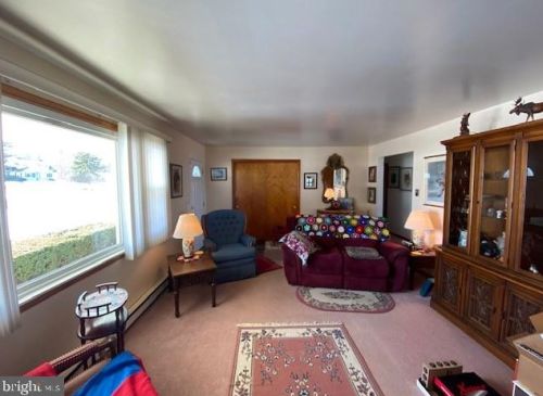 1811 Wind Hill Rd, Coopersburg, PA 18036-3416