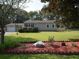 140 Greenwood Dr, Colchester, VT 05446-7005