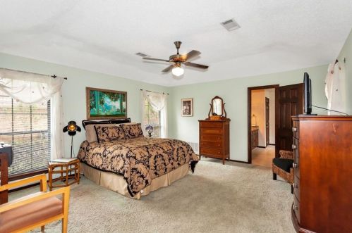 16 Rolling Hills Cir, Denton, TX 76205-8566