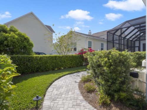 1070 Nash Dr, Kissimmee FL  34747-4319 exterior