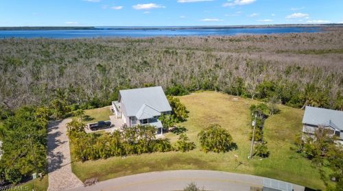 9393 Peaceful Dr, Sanibel FL  33957-4238 exterior