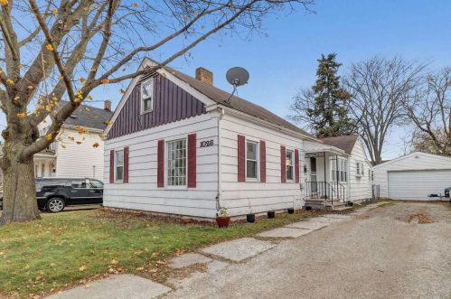 1026 Walnut St, Green Bay, WI 54301-4406