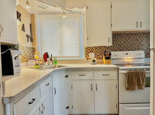 1069 Old Youngstown Rd, New Castle PA  16101-8731 exterior