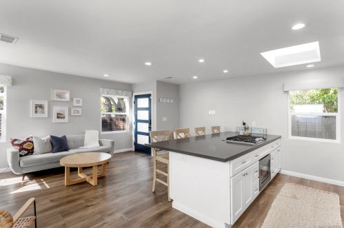 1455 Chalcedony St, San Diego CA 92109-2126 exterior