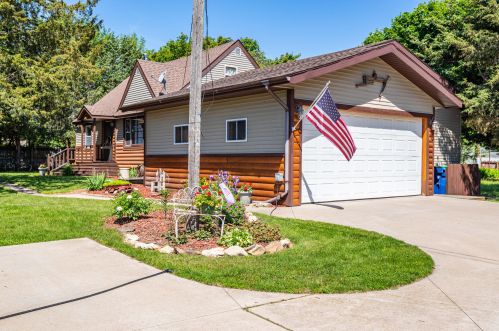 3015 Lakeshore Dr, La Crosse, WI 54603-1080