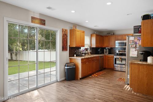 72 Shadow Moss Dr, Beaufort SC  29906-6005 exterior