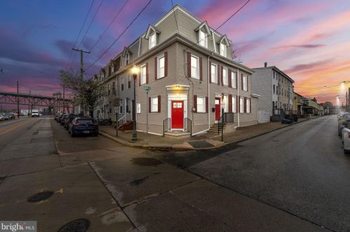 218 King St, Gloucester, NJ 08030-1424