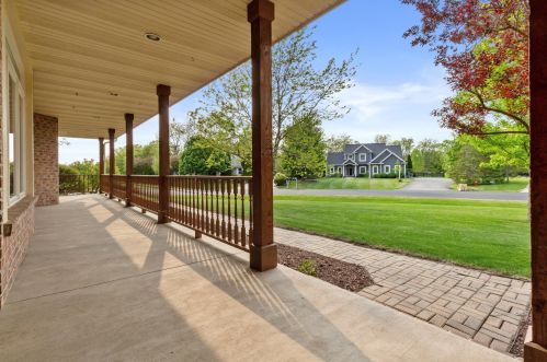 379 Sand Hill Ln, Dousman, WI 53118-8837