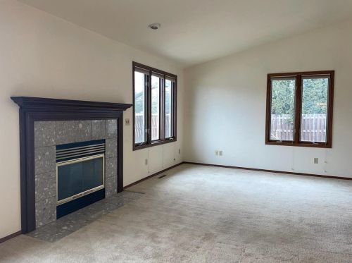 1555 Orchid Ln, Green Bay, WI 54313-6076