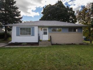 1643 Birch Dr, Waukesha, WI 53188-2253