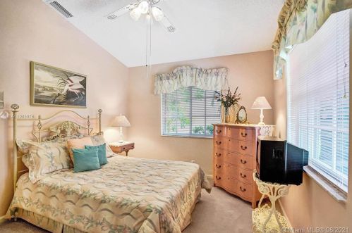 920 203rd Ave, Hollywood FL  33029-3439 exterior
