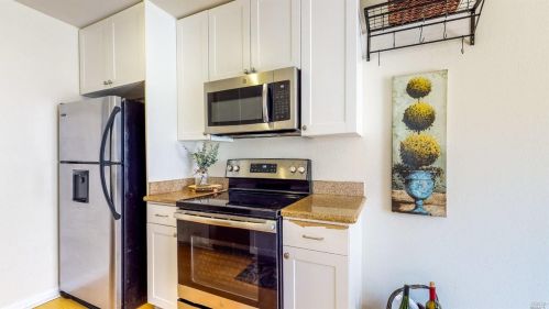 1550 Yardley St, Santa Rosa CA  95403-2352 exterior