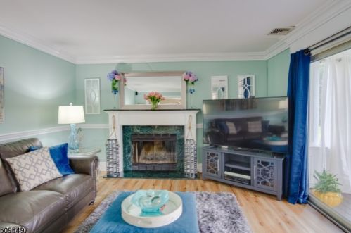 25 Martingale Dr, Wantage NJ  07461-2857 exterior