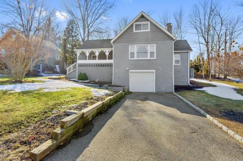 102 Entrance Way, Mahopac, NY 10541-1304