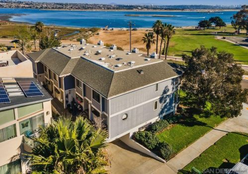 3802 Crown Pt Dr, San Diego CA 92109-6711 exterior