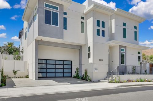 1303 Harkness Ln, Redondo Beach, CA 90278-4125