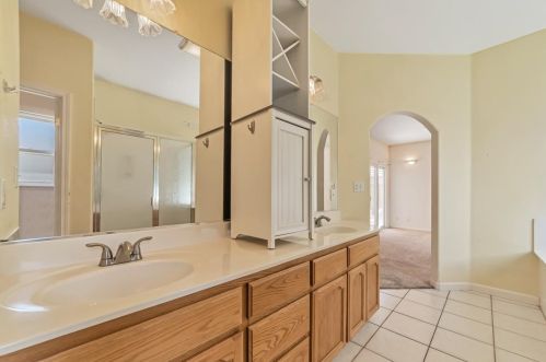 1656 Sierra Creek Dr, Manteca CA  95336-8652 exterior