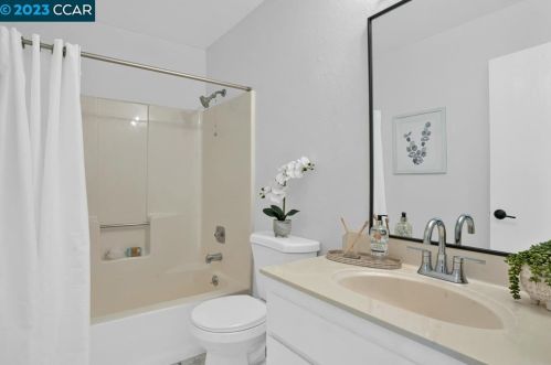 1755 Lindo St, Benicia CA  94510-2342 exterior