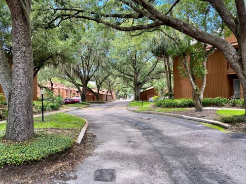 1090 Michigan St, Orlando, FL 32806-4705