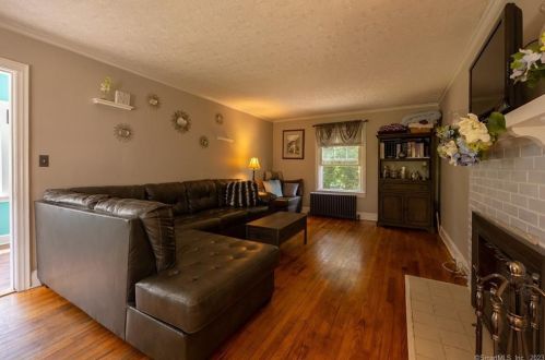 106 Country Club Rd, Waterbury CT  06762-3113 exterior