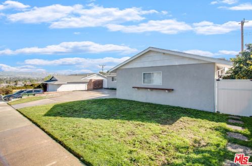 840 Moffatt Cir, Simi Valley CA  93065-5633 exterior