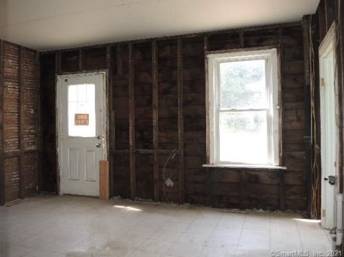 30 Glen St, Waterbury, CT 06706-1725