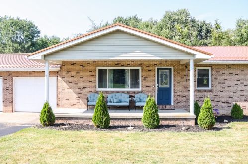 1438 Division St, New Castle, PA 16101-1633